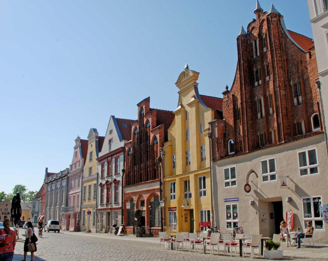 Ferienhaus Zum Hafen In Altefaehr Exterior photo