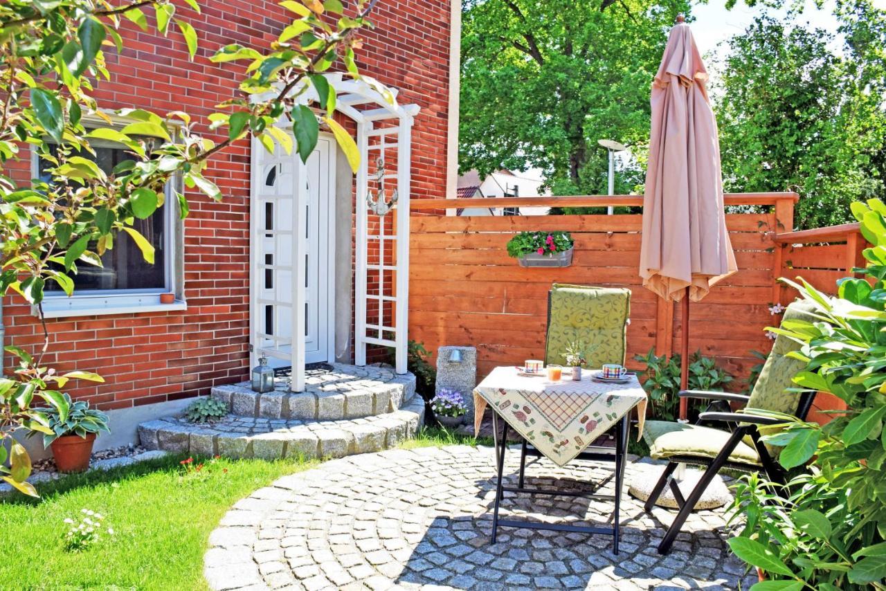 Ferienhaus Zum Hafen In Altefaehr Exterior photo