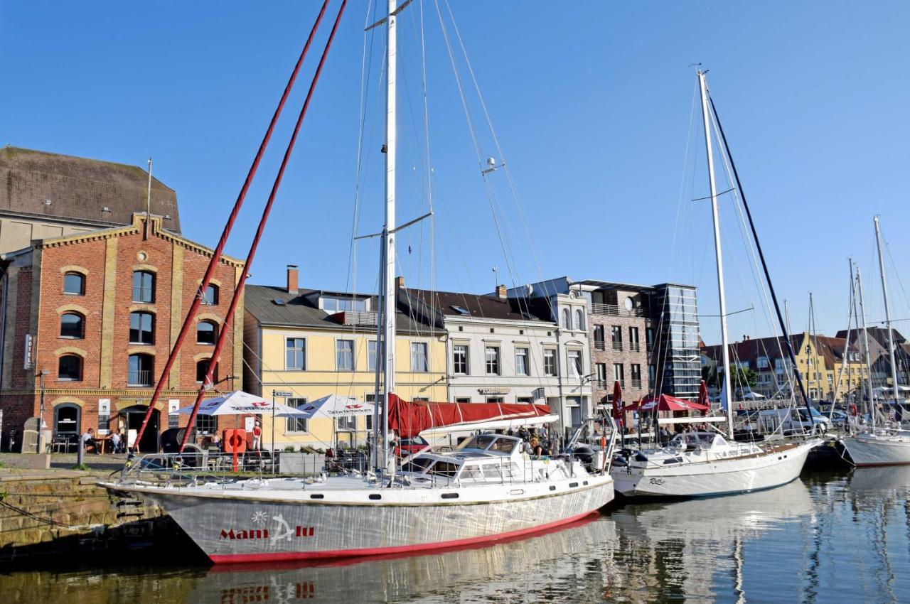 Ferienhaus Zum Hafen In Altefaehr Exterior photo